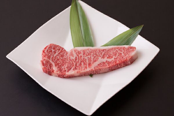 最高級　松阪牛A5牝　特上サーロインステーキ 約1cm 4枚　約1420g東京食肉市場枝肉　証明書付き　鉄板焼き　焼肉　3